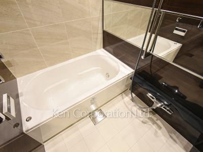 Bath ※Photo of the same layout on 27 floor. Decoration and fixture may differ.