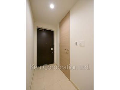 Entrance ※Photo of the same layout on 22 floor. Decoration and fixture may differ.