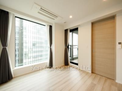 Master Bedroom ※Photo of the same layout on 22 floor. Decoration and fixture may differ.