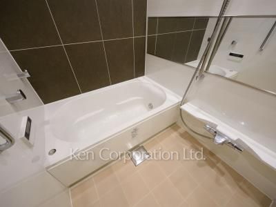 Bath ※Photo of the same layout on 22 floor. Decoration and fixture may differ.