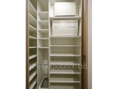 Walk-In Closet ※Photo of the same layout on 29 floor. Decoration and fixture may differ.