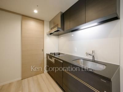 Kitchen ※Photo of the same layout on 29 floor. Decoration and fixture may differ.