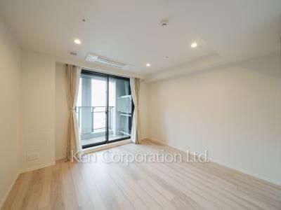 Master Bedroom ※Photo of the same layout on 23 floor. Decoration and fixture may differ.