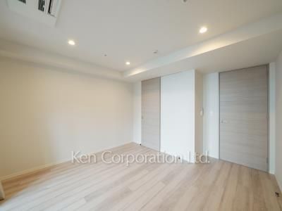 Master Bedroom ※Photo of the same layout on 23 floor. Decoration and fixture may differ.