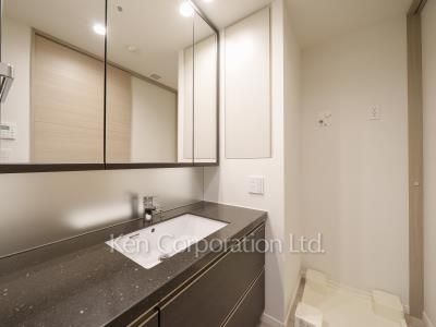 Powder Room ※Photo of the same layout on 23 floor. Decoration and fixture may differ.