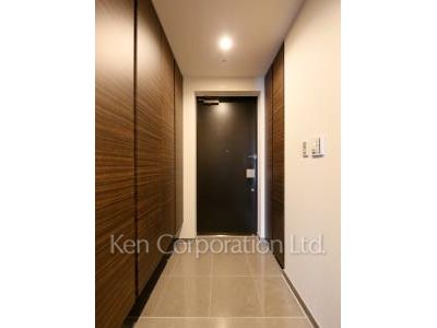 Entrance ※Photo of the same layout on 29 floor. Decoration and fixture may differ.