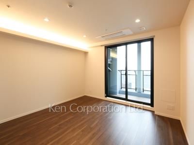 Master Bedroom ※Photo of the same layout on 29 floor. Decoration and fixture may differ.