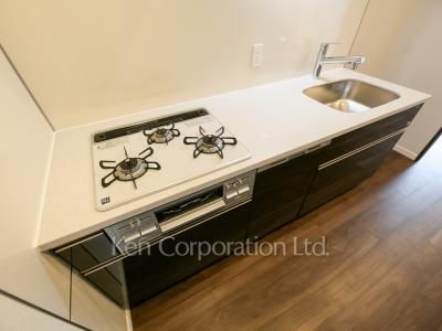 Kitchen ※Photo of the same layout on 29 floor. Decoration and fixture may differ.