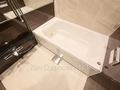 Bath ※Photo of the same layout on 29 floor. Decoration and fixture may differ.