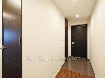 Entrance ※Photo of the same layout on 27 floor. Decoration and fixture may differ.
