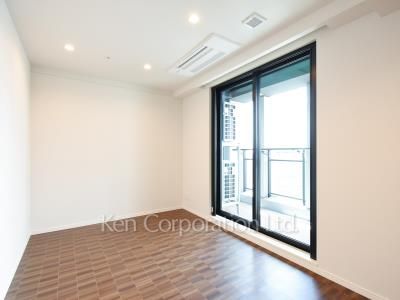 Master Bedroom ※Photo of the same layout on 27 floor. Decoration and fixture may differ.