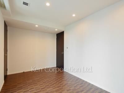 Master Bedroom ※Photo of the same layout on 27 floor. Decoration and fixture may differ.