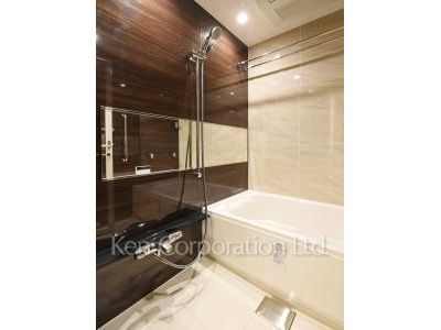 Bath ※Photo of the same layout on 27 floor. Decoration and fixture may differ.