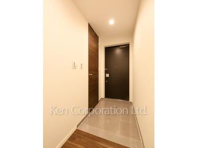 Entrance ※Photo of the same layout on 28 floor. Decoration and fixture may differ.