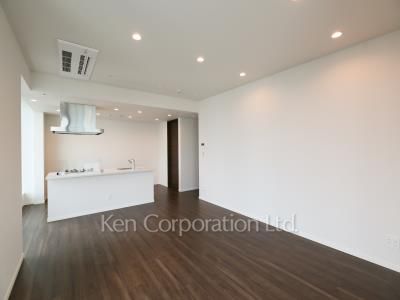 Living-Dining ※Photo of the same layout on 28 floor. Decoration and fixture may differ.
