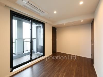 Master Bedroom ※Photo of the same layout on 28 floor. Decoration and fixture may differ.
