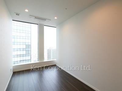 Bedroom ※Photo of the same layout on 28 floor. Decoration and fixture may differ.
