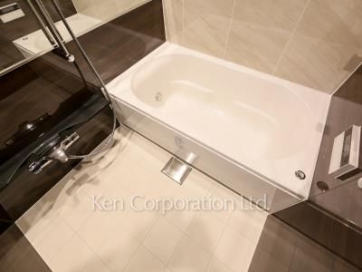 Bath ※Photo of the same layout on 28 floor. Decoration and fixture may differ.