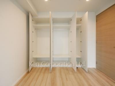 Closet ※Photo of the same layout on 22 floor. Decoration and fixture may differ.