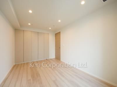 Master Bedroom ※Photo of the same layout on 22 floor. Decoration and fixture may differ.