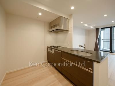 Kitchen ※Photo of the same layout on 22 floor. Decoration and fixture may differ.