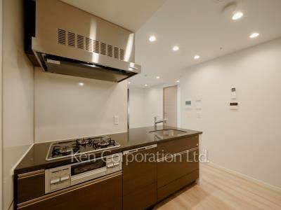 Kitchen ※Photo of the same layout on 22 floor. Decoration and fixture may differ.