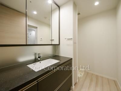 Powder Room ※Photo of the same layout on 22 floor. Decoration and fixture may differ.