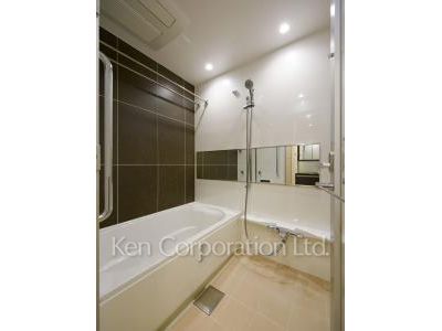 Bath ※Photo of the same layout on 22 floor. Decoration and fixture may differ.