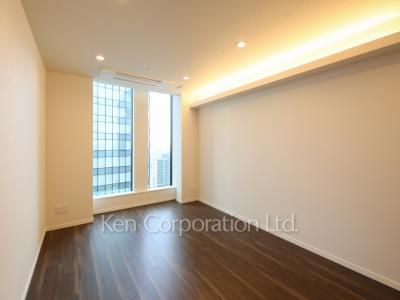 Master Bedroom ※Photo of the same layout on 29 floor. Decoration and fixture may differ.