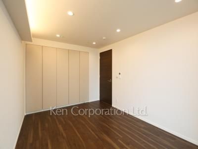 Master Bedroom ※Photo of the same layout on 29 floor. Decoration and fixture may differ.
