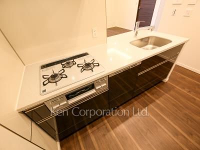 Kitchen ※Photo of the same layout on 29 floor. Decoration and fixture may differ.