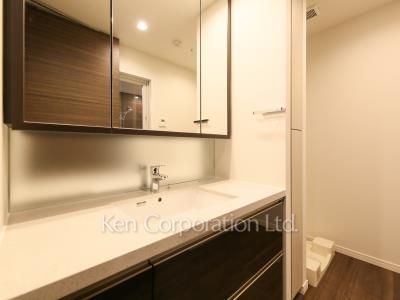 Powder Room ※Photo of the same layout on 29 floor. Decoration and fixture may differ.
