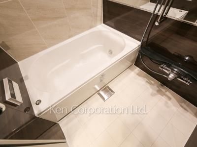 Bath ※Photo of the same layout on 29 floor. Decoration and fixture may differ.