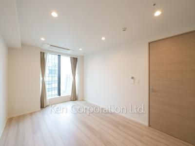 Master Bedroom ※Photo of the same layout on 23 floor. Decoration and fixture may differ.