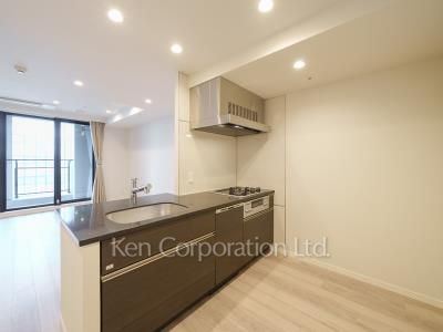 Kitchen ※Photo of the same layout on 23 floor. Decoration and fixture may differ.