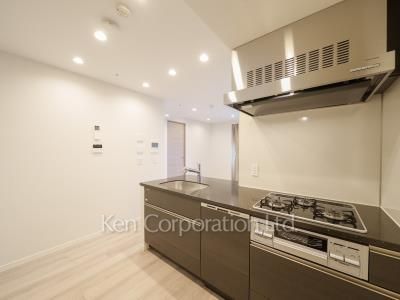 Kitchen ※Photo of the same layout on 23 floor. Decoration and fixture may differ.