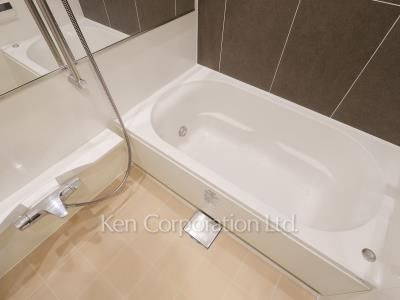 Bath ※Photo of the same layout on 23 floor. Decoration and fixture may differ.