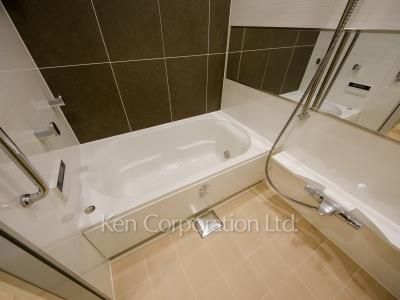 Bath ※Photo of the same layout on 22 floor. Decoration and fixture may differ.