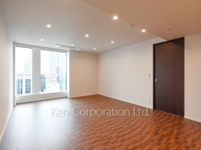 Living-Dining ※Photo of the same layout on 27 floor. Decoration and fixture may differ.