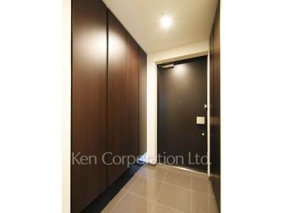 Entrance ※Photo of the same layout on 27 floor. Decoration and fixture may differ.