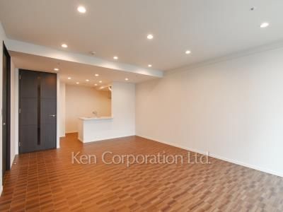 Living-Dining ※Photo of the same layout on 27 floor. Decoration and fixture may differ.
