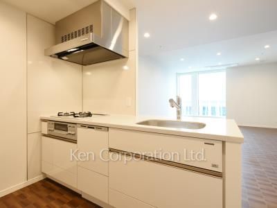 Kitchen ※Photo of the same layout on 27 floor. Decoration and fixture may differ.