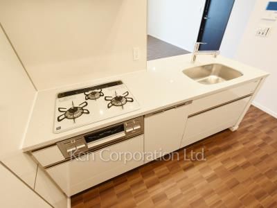 Kitchen ※Photo of the same layout on 27 floor. Decoration and fixture may differ.