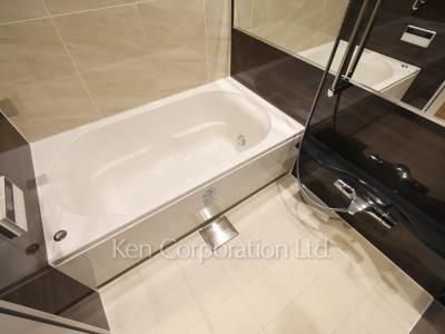 Bath ※Photo of the same layout on 27 floor. Decoration and fixture may differ.