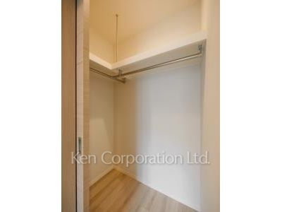 Walk-In Closet ※Photo of the same layout on 22 floor. Decoration and fixture may differ.
