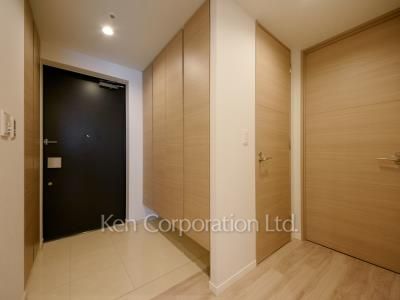 Entrance ※Photo of the same layout on 22 floor. Decoration and fixture may differ.