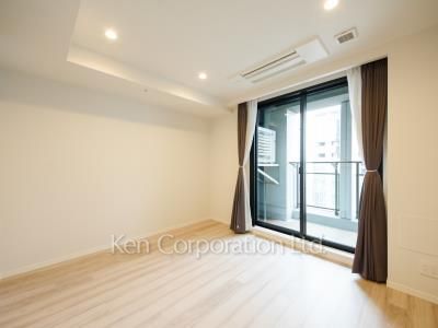 Master Bedroom ※Photo of the same layout on 22 floor. Decoration and fixture may differ.