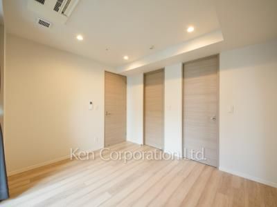 Master Bedroom ※Photo of the same layout on 22 floor. Decoration and fixture may differ.