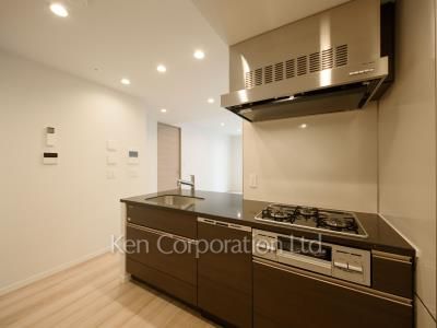Kitchen ※Photo of the same layout on 22 floor. Decoration and fixture may differ.