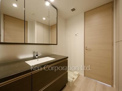 Powder Room ※Photo of the same layout on 22 floor. Decoration and fixture may differ.